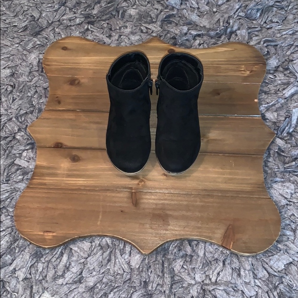 Cat & Jack toddler black suede boots, size 8